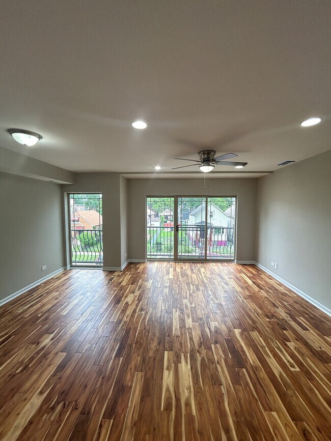 Building Photo - 6344 S Rhodes Ave