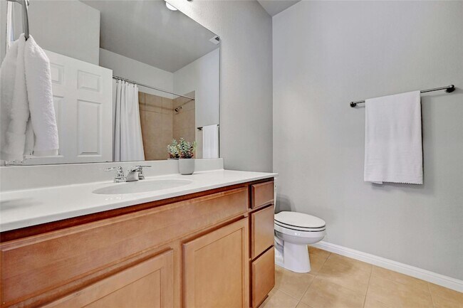 Building Photo - 912 Sleepy Dell Ln