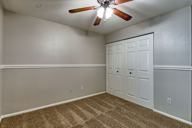 Building Photo - Students Welcome! Fantastic & Classy 2-Bedroom, 2-Bath Ranch-Style 2nd Floor Condo