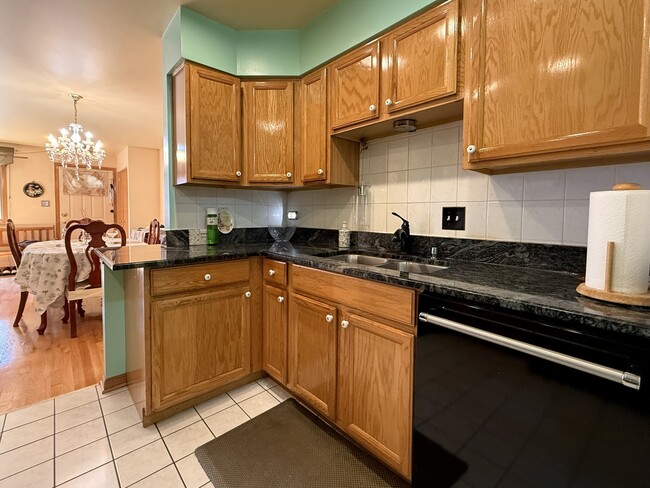 Building Photo - 2105 S Tan Ct