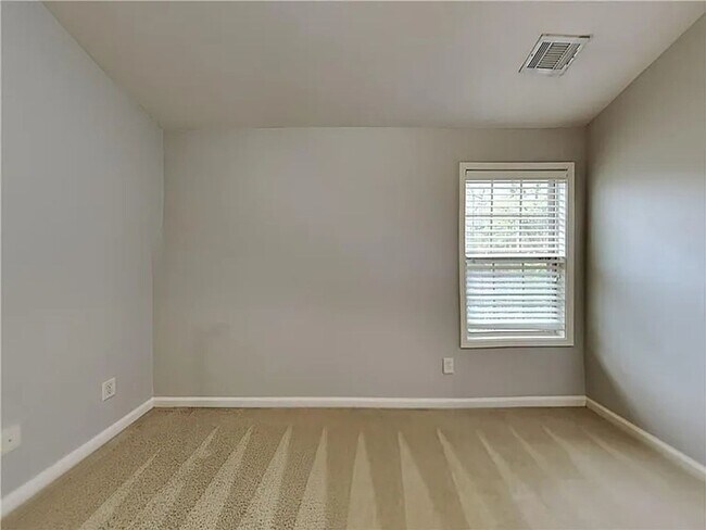 Building Photo - Spacious 4BR House in Decatur