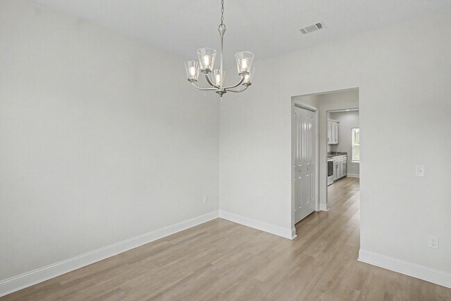 Building Photo - 173 Mcclelland Lp NE