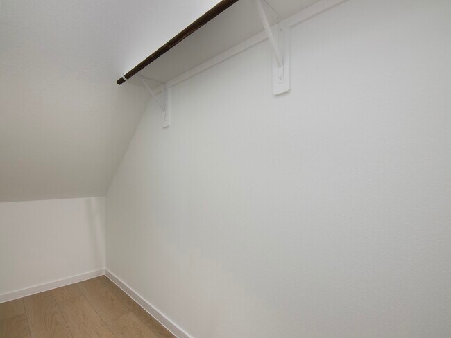 Building Photo - 15881 Blass Vly Dr