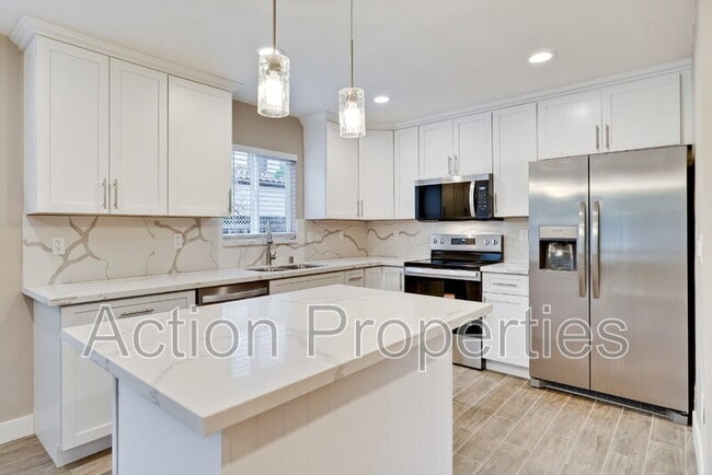 Building Photo - 681 S 13th St