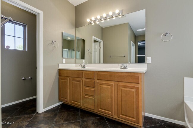 Building Photo - 7219 N 73rd Dr