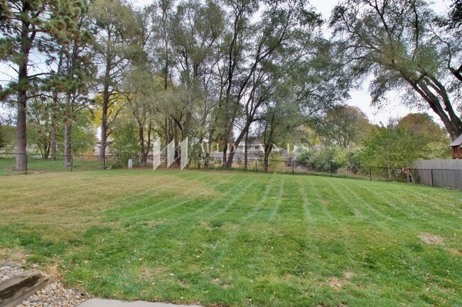 Building Photo - Marvelous Omaha Home