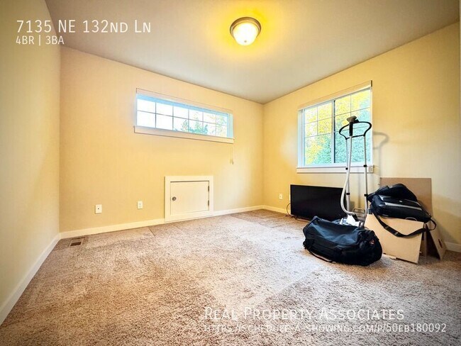 Building Photo - 7135 NE 132nd Ln