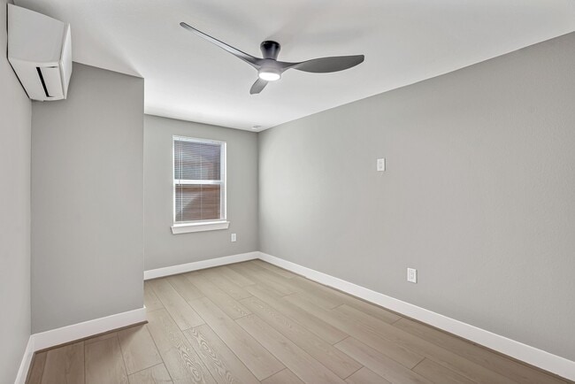 Building Photo - 430 Hutcheson St