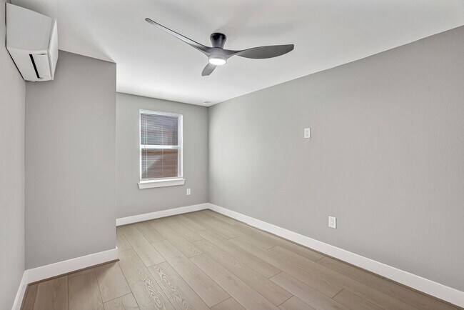 Building Photo - 430 N Hutcheson St