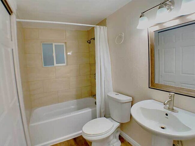 Building Photo - 2 bed, 1 bath home near downtown Placerville