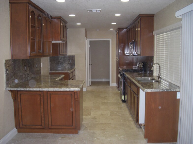 Building Photo - 16180 Washington St