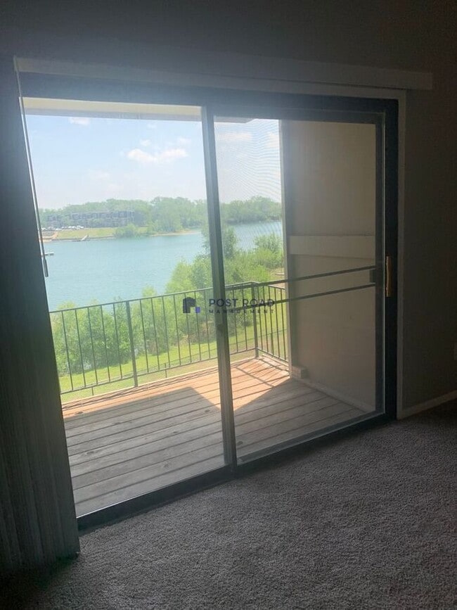 Building Photo - 585 W 27th St S