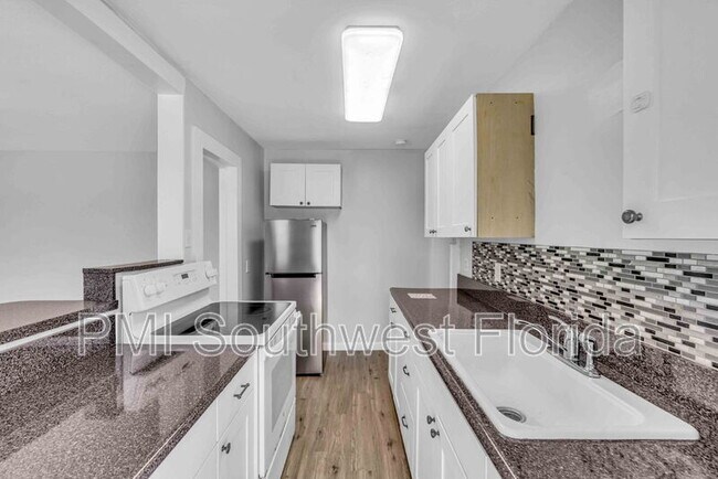 Building Photo - 1016 10th Ave W