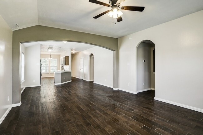 Building Photo - 407 Annatto Ln