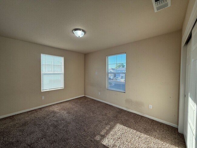 Building Photo - Beautiful 2-Story, 3 Bedroom, 2½ Bathroom ...