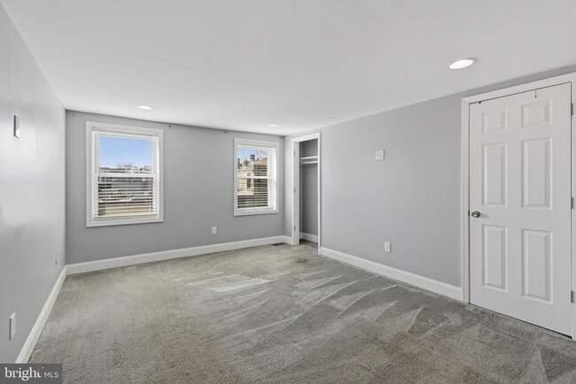 Building Photo - 513 Scott St