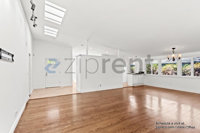 Building Photo - 361 Linfield Dr