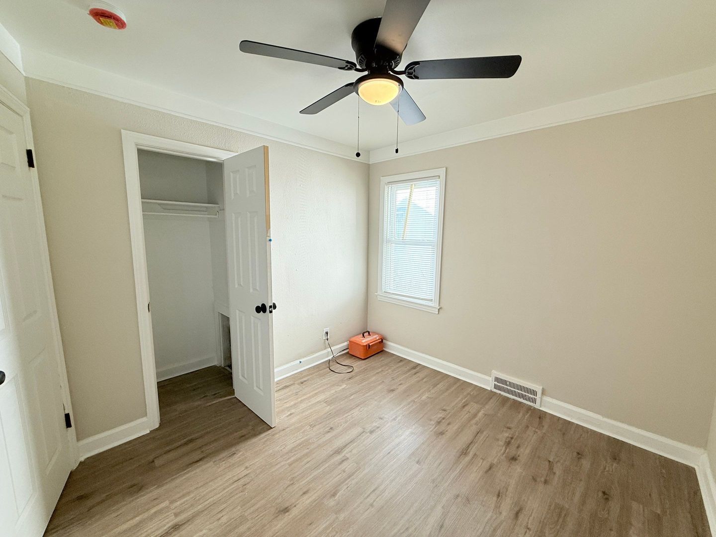 Building Photo - This beautifully updated 3-bedroom, 1-bath single-family home is ready for move-in!