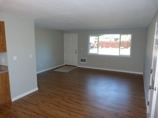Building Photo - APPLICATION PENDING - Updated Rambler