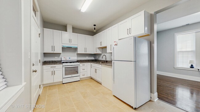 Building Photo - 2626 E 78th St