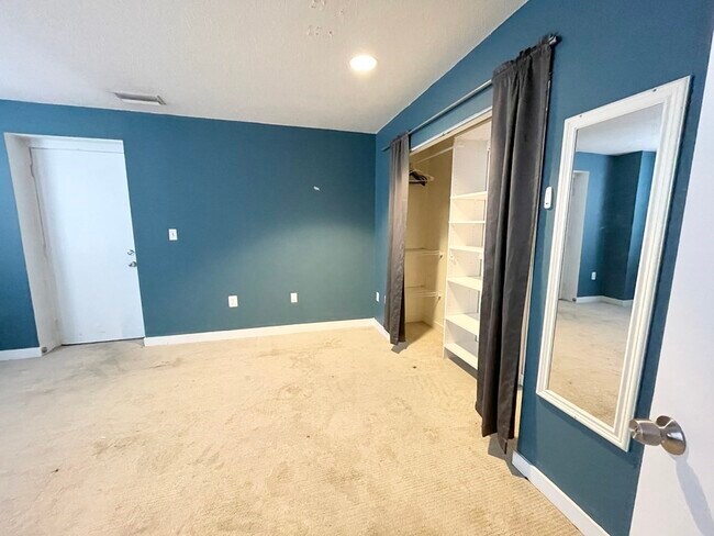 Building Photo - 73 Gainsborough St