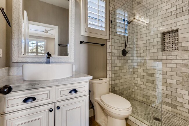 Building Photo - Stunning 4 Bedroom /4bath in Summerlin