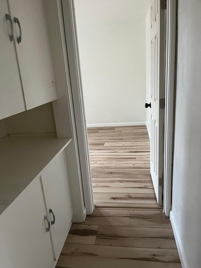 Building Photo - 680 Sunset Dr