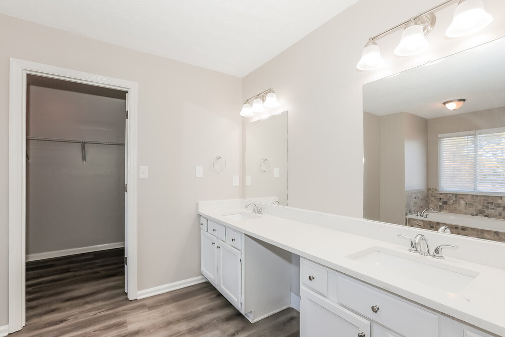 Building Photo - 7078 Shore Rd