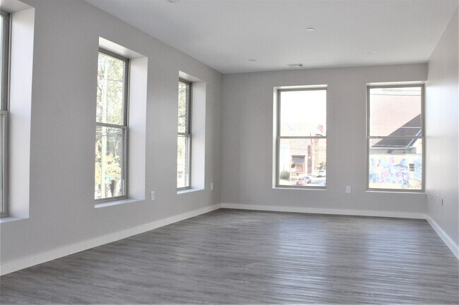 Building Photo - 540 Chestnut St