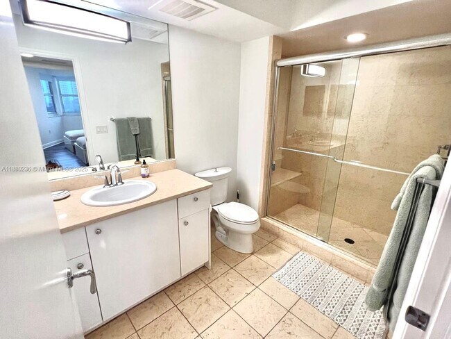 Building Photo - 20000 E Country Club Dr