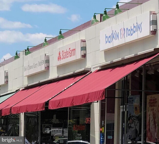 Building Photo - 3254 Valley Dr