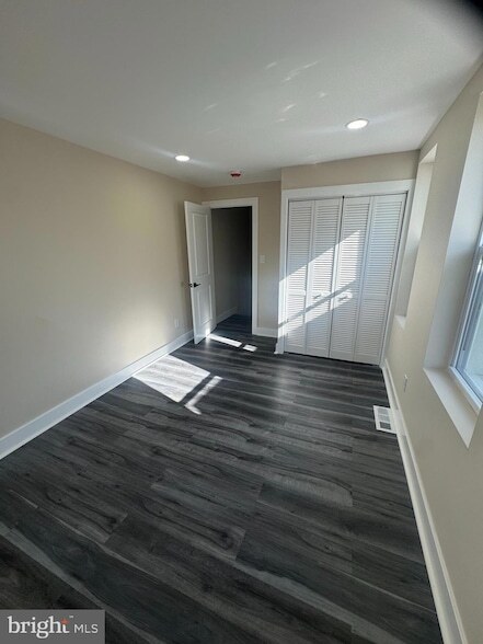 Building Photo - 459 High St