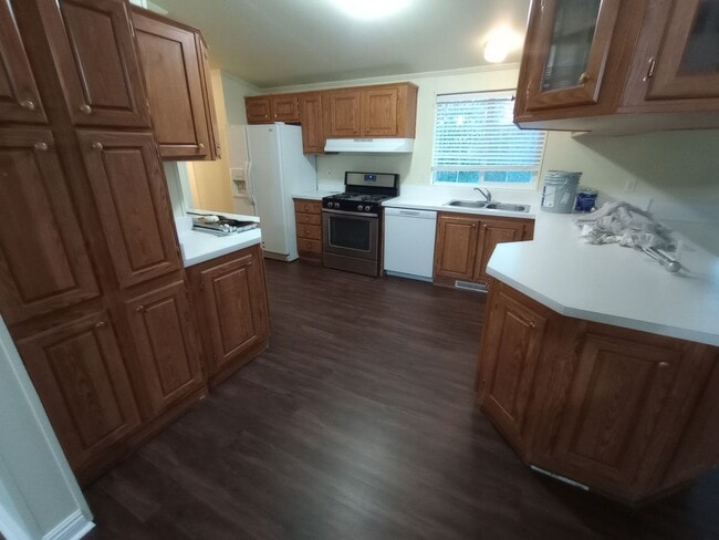 Building Photo - 3 Bed Charming Updated Home Silver Springs