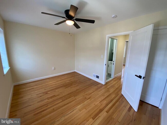 Building Photo - 337 Joplin St