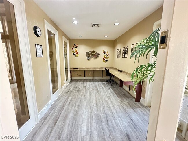 Building Photo - 270 E Flamingo Rd