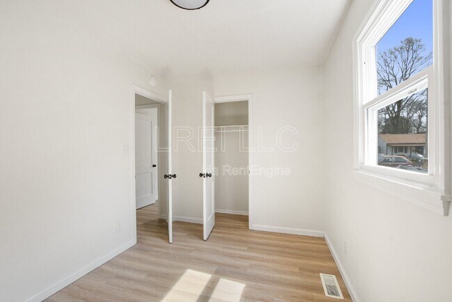 Building Photo - 320 N 36th St