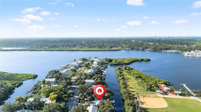 Building Photo - 8825 Oak St