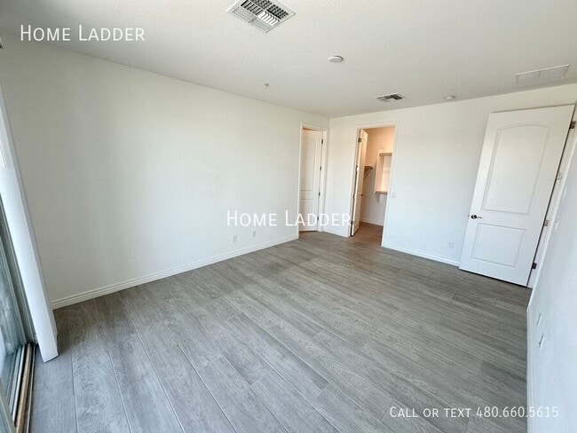 Building Photo - 5100 E Rancho Paloma Dr