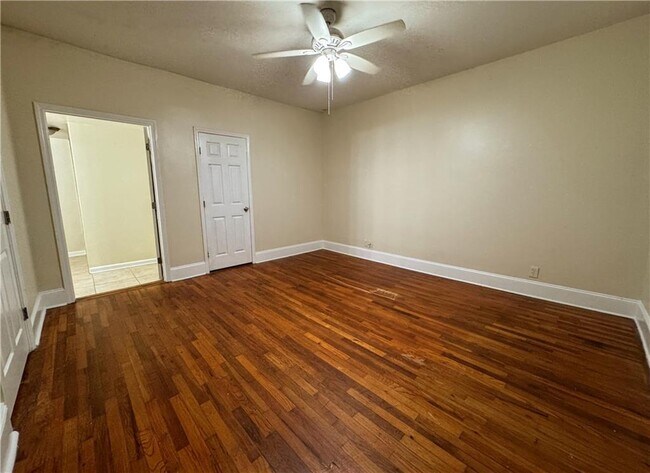 Building Photo - 1637 Columbia Dr