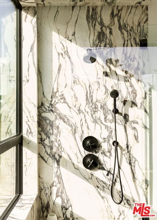 Building Photo - 9064 Harland Ave