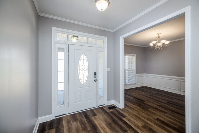 Building Photo - 4893 Somerset Dr