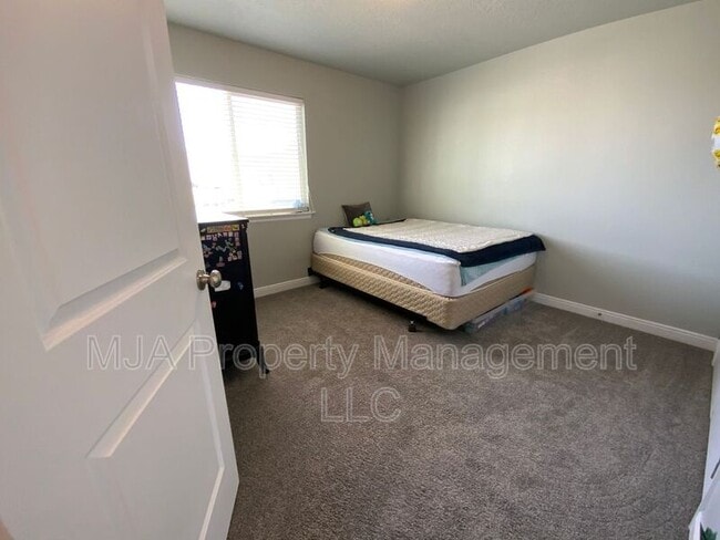 Building Photo - 5549 Dornton Ct