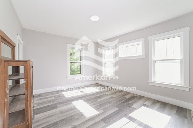 Building Photo - 1205 W Brons Ave