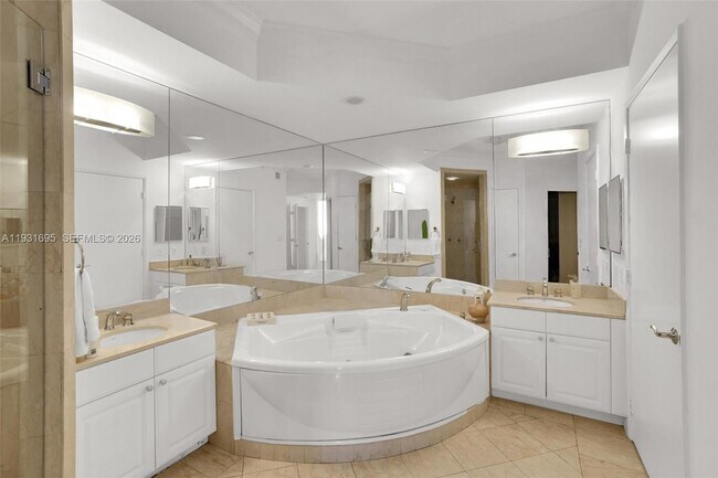 Building Photo - 735 Crandon Blvd