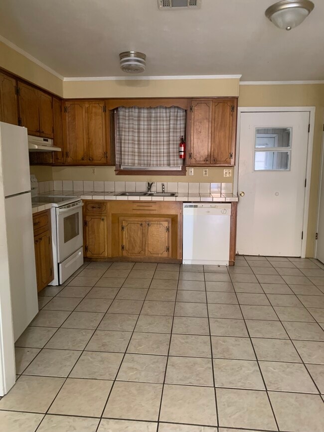 Building Photo - 220 E Church St