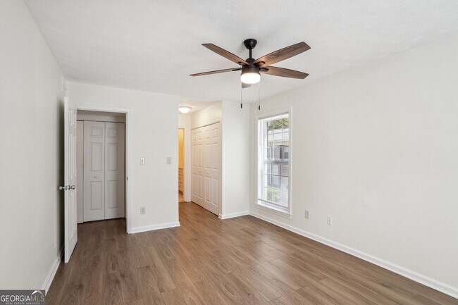 Building Photo - 3707 Essex Ave