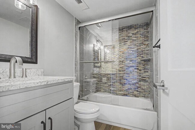 Building Photo - 768 Fairview Ave