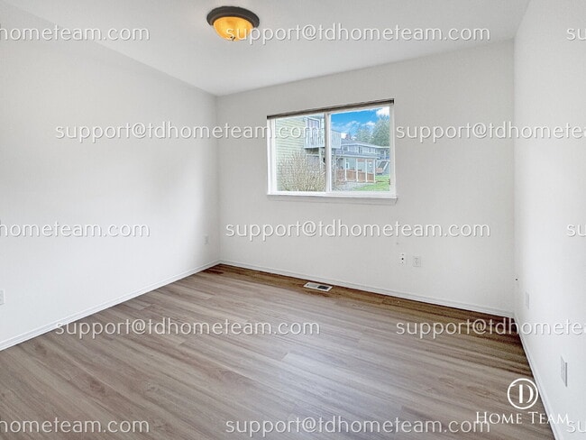 Building Photo - "Charming 3-Bed Home in Renton with Granite Elegance & Spacious Living!"