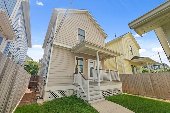 Building Photo - 1053 W 16th St