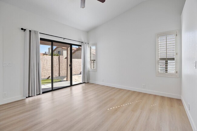 Building Photo - Beautiful home in gated community in Ahwatukee now available!